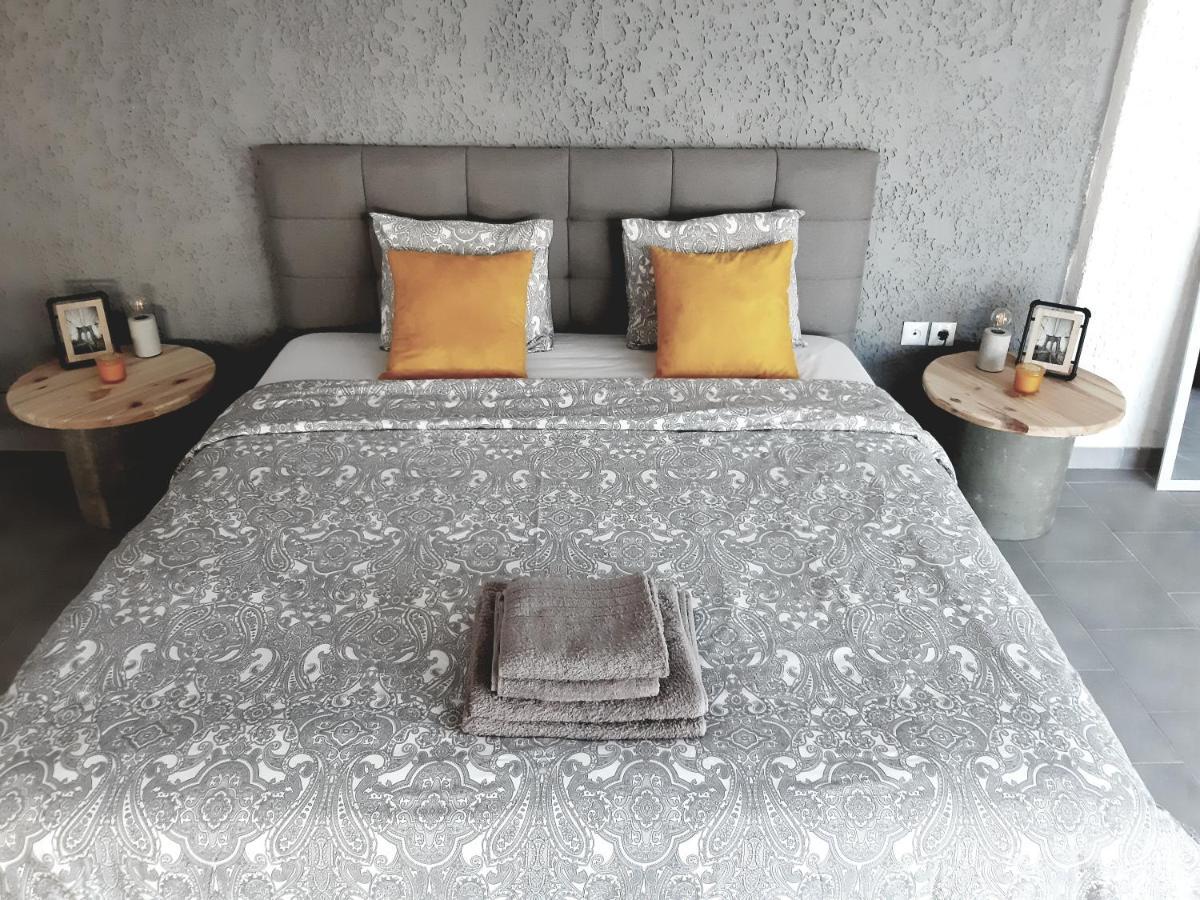 21 Suites Deluxe Stay Near The Airport Markópoulon Buitenkant foto